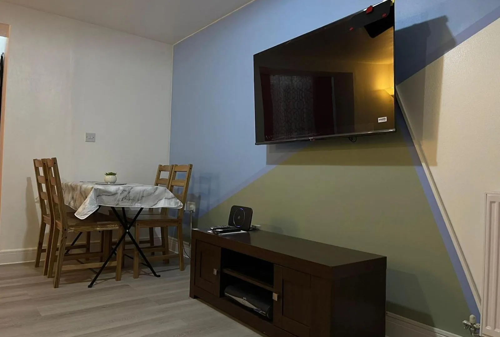 Crescent 2 Beds Apartment Goodmayes