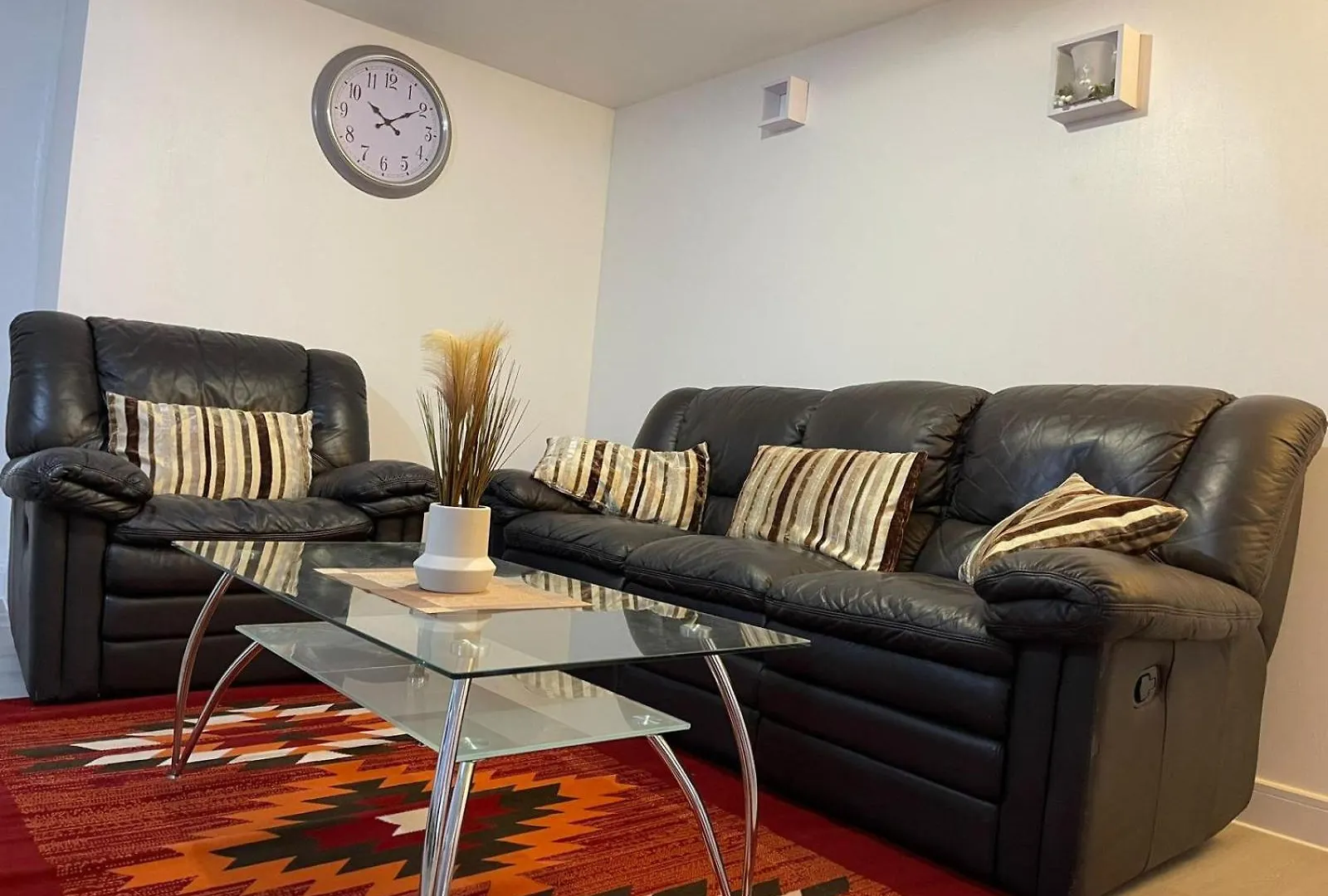Crescent 2 Beds Apartment Goodmayes United Kingdom