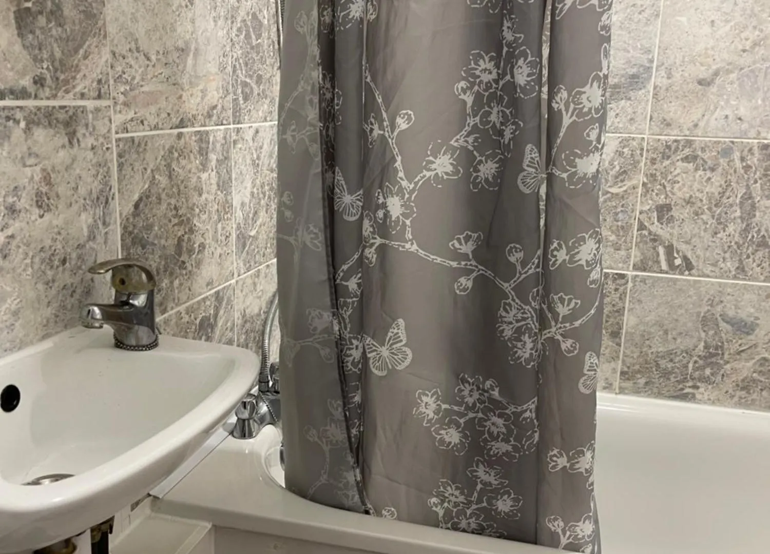 Crescent 2 Beds Apartment Goodmayes