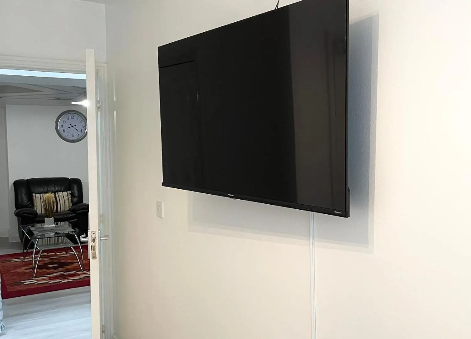 Crescent 2 Beds Apartment Goodmayes United Kingdom