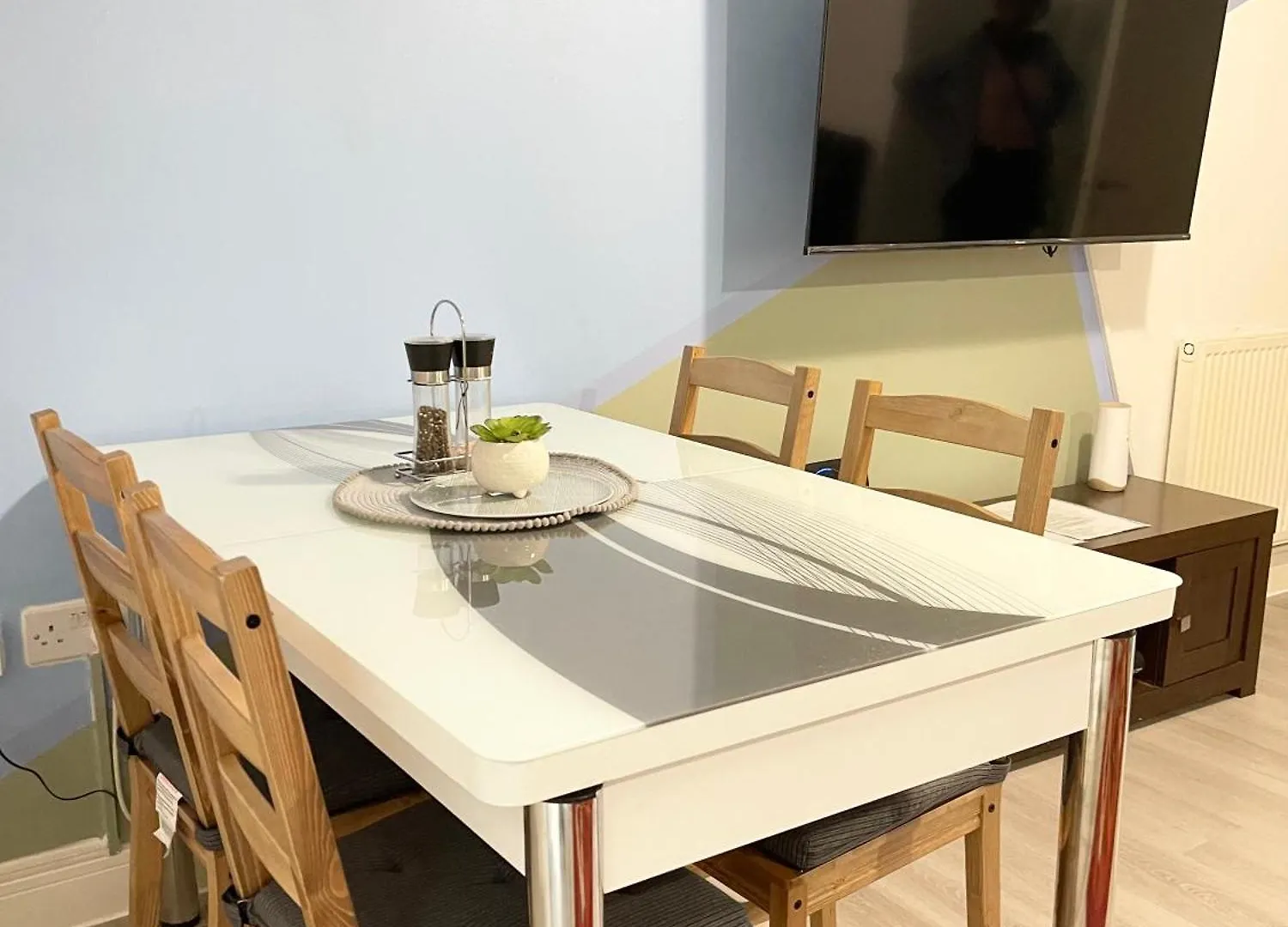 Crescent 2 Beds Apartment Goodmayes
